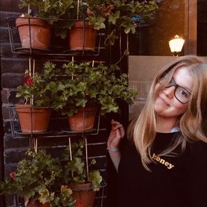 Meet your Posher, Ava